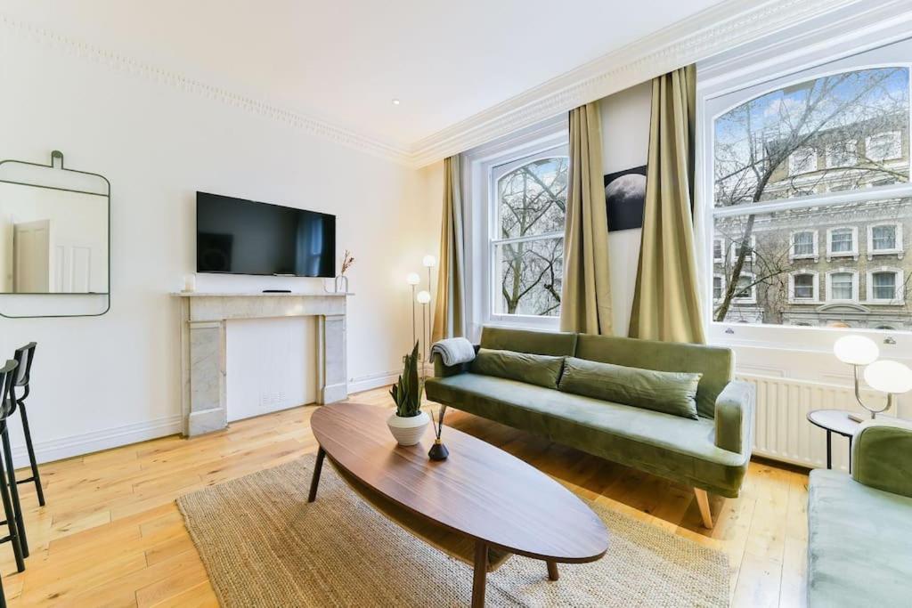 Апартаменты Knightsbridge Stylish Two Bedroom Лондон